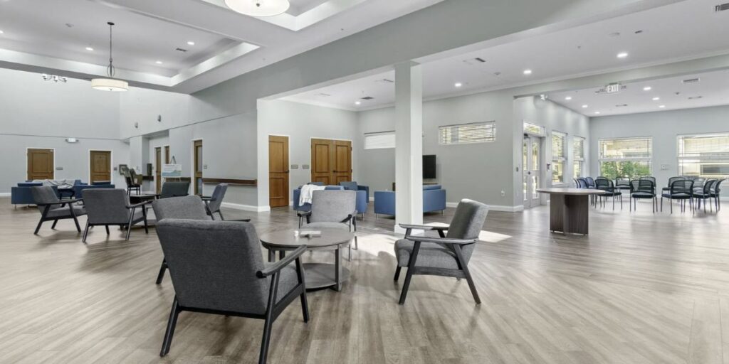 A safe and inviting dining room in a senior living community, featuring bariatric furniture designed for enhanced safety.
